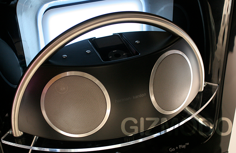 Illustration for article titled Hands-on with Harman Kardon's Go + Play: (Verdict: Boomy Boom-Dock)
